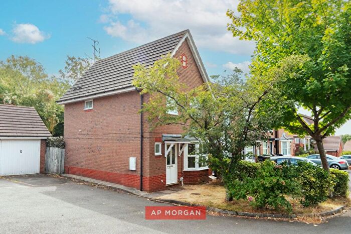 3 Bedroom End Of Terrace House For Sale In Avenbury Drive, Solihull, West Midlands, B91