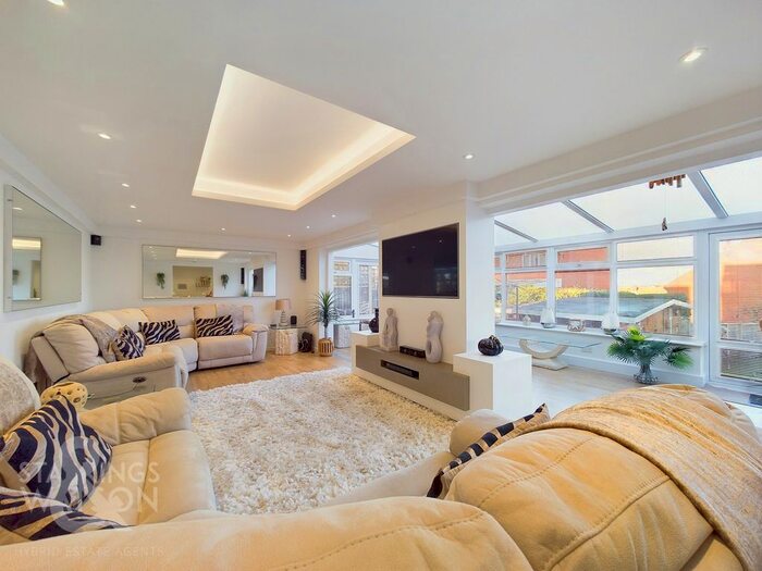 5 Bedroom Link Detached House For Sale In Gurney Road, New Costessey, Norwich, NR5