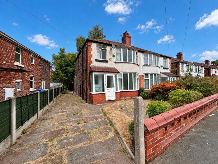 3 Bedroom Semi-Detached House For Sale In Heyscroft Road, Withington, M20