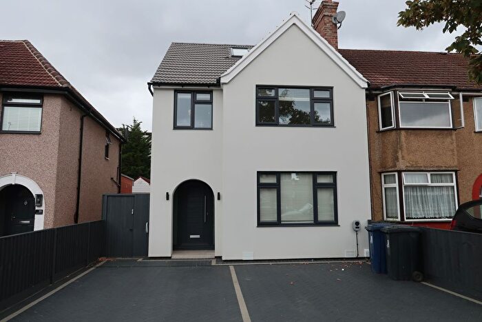 2 Bedroom Flat To Rent In Ennismore Avenue, Greenford, UB6