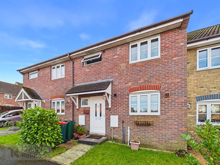 2 Bedroom Terraced House For Sale In Tollgate Hill, Crawley, RH11
