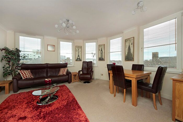 2 Bedroom Flat For Sale In Craig House, W13