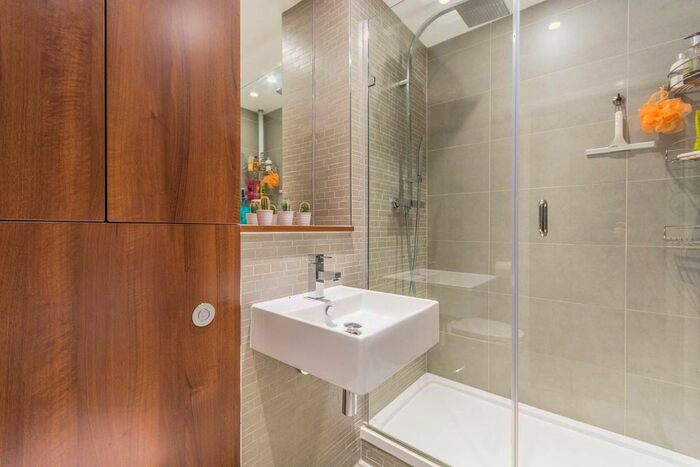 2 Bedroom Flat To Rent In Woodberry Grove, Finsbury Park, London, N4