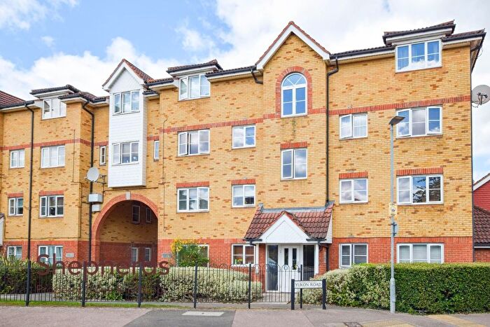 2 Bedroom Flat For Sale In Yukon Road, Broxbourne, EN10
