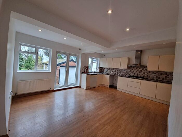Semi-Detached Bungalow To Rent In Russell Lane, London, N20