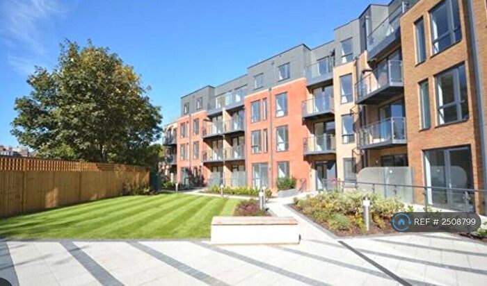 2 Bedroom Flat To Rent In Boundaries Road, London, SW12