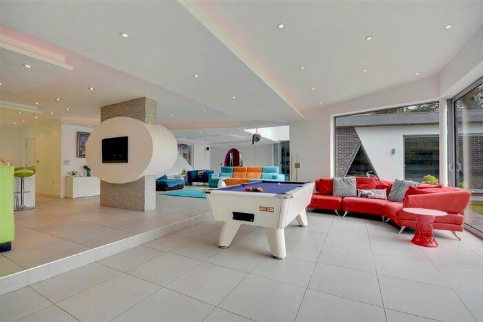 4 Bedroom Detached House For Sale In Ridgeway, Hutton Mount, Brentwood, CM13