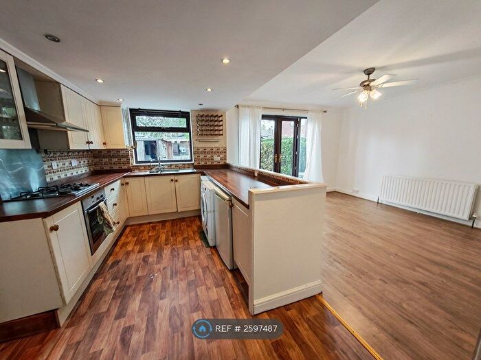 3 Bedroom Semi-Detached House To Rent In Princess Road, Manchester, M21