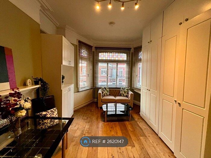 1 Bedroom Flat To Rent In Castletown Road, London, W14