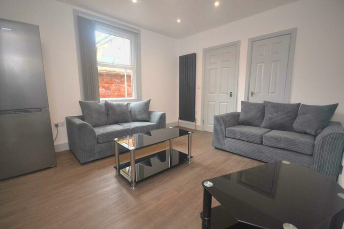 4 Bedroom Flat To Rent In Donnington Road, Reading, RG1