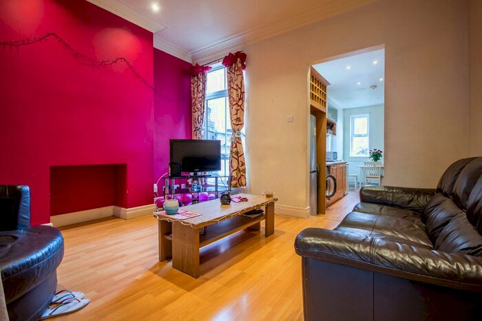 5 Bedroom Terraced House To Rent In Thurlow Road, Leicester, LE2