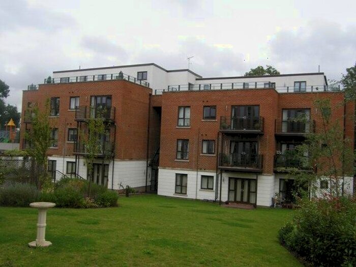 2 Bedroom Flat To Rent In Tempus Court, E18