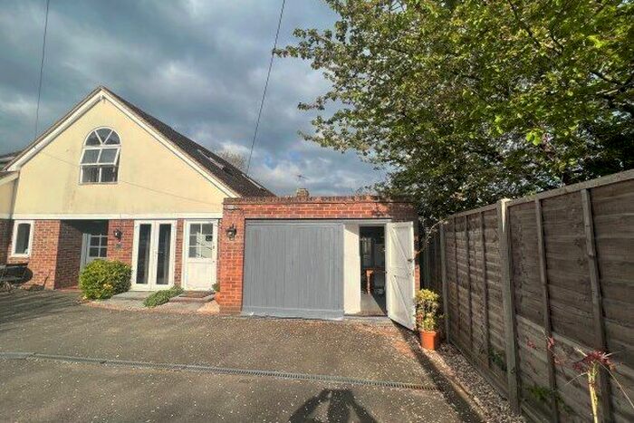 Studio To Rent In Victoria Street, Egham, TW20