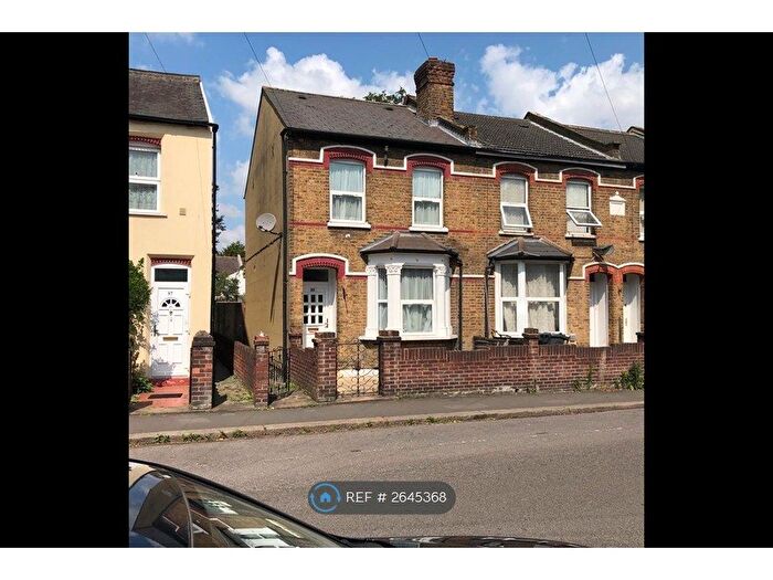 4 Bedroom End Of Terrace House To Rent In Inwood Road, Middlesex, TW3