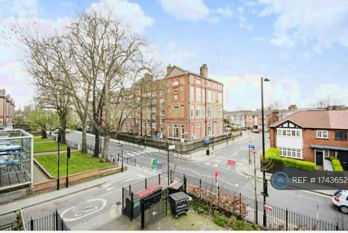 3 Bedroom Flat To Rent In Portcullis House, London, E8