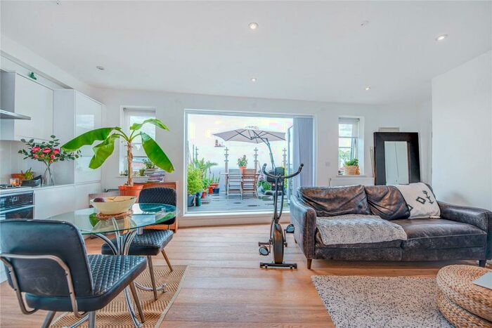 1 Bedroom Flat To Rent In Yukon Road, Clapham South, London, SW12