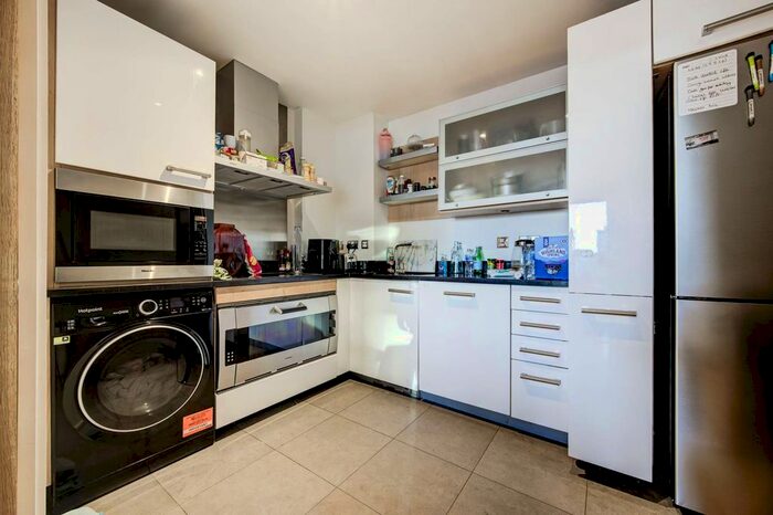 3 Bedroom Flat To Rent In Courtyard House, Imperial Wharf, London, SW6