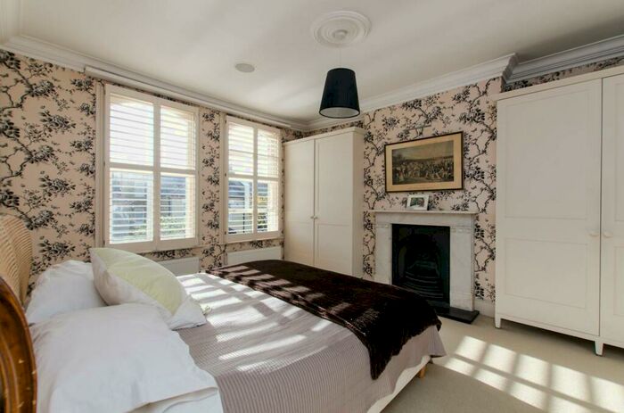 5 Bedroom House To Rent In Salcott Road, Between The Commons, London, SW11