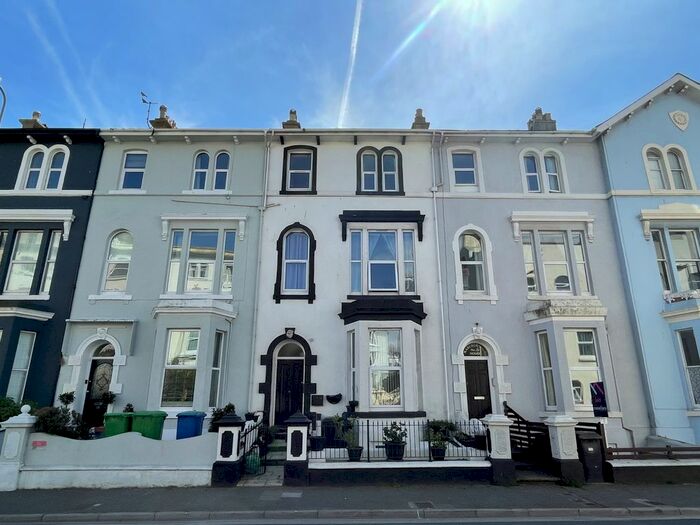 1 Bedroom Flat To Rent In Orchard Gardens, Teignmouth, TQ14