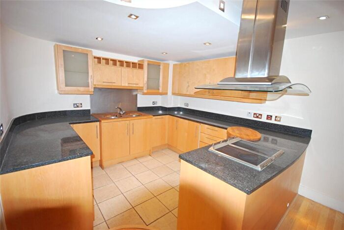 2 Bedroom Flat To Rent In Millharbour, Millwall, E14