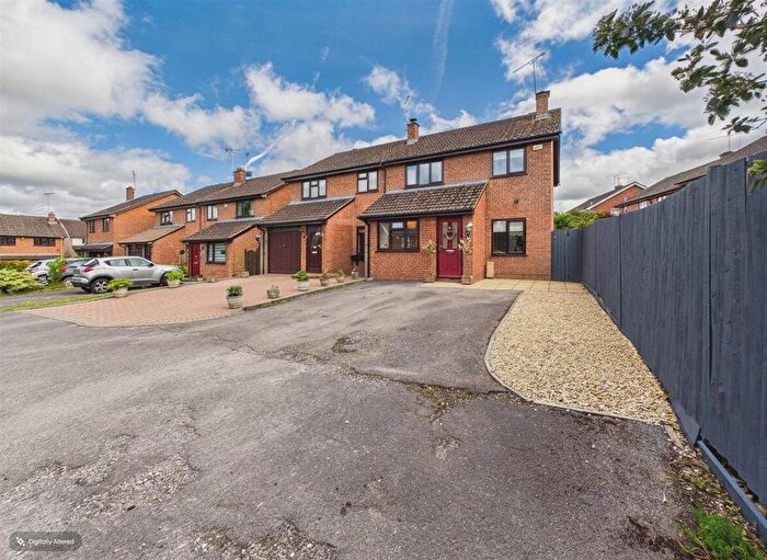 4 Bedroom Semi Detached House For Sale In Clements Mead, Tilehurst, Reading, RG31