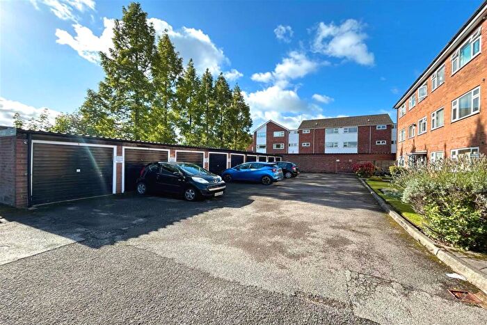 2 Bedroom Apartment For Sale In York House, York Avenue, Sale, M33