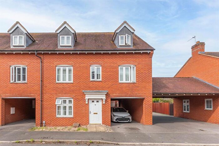 1 Bedroom House To Rent In Petronel Road, Aylesbury, HP19