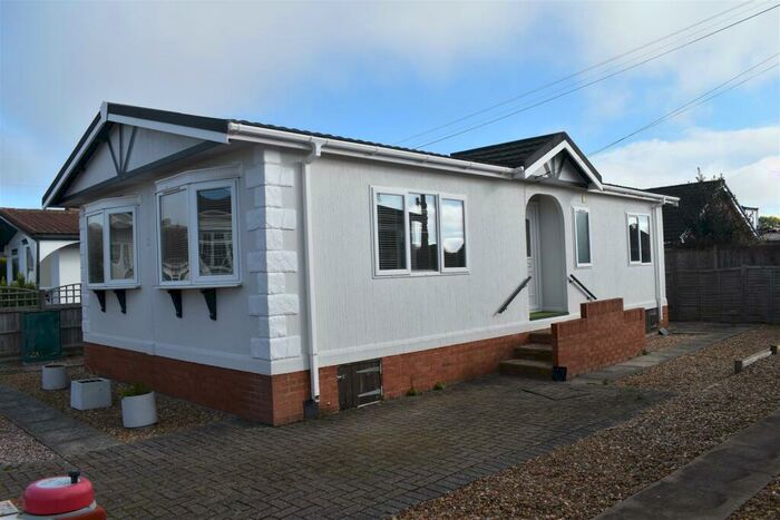 2 Bedroom Park Home For Sale In Lodge Road, Cranfield, Bedford, MK43