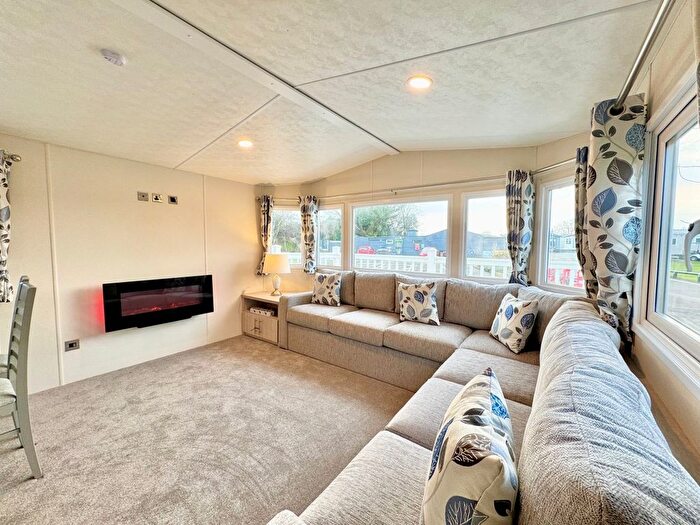 2 Bedroom Park Home For Sale In Colchester Road, St. Osyth, Clacton-On-Sea, CO16