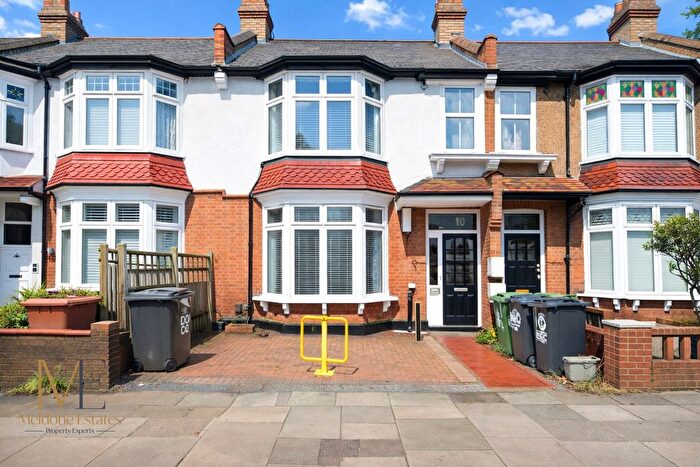 2 Bedroom Flat For Sale In Brownhill Road, Catford, London, SE6