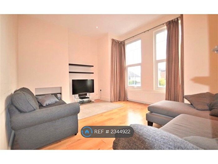 2 Bedroom Flat To Rent In Park Road, High Barnet, Barnet, EN5
