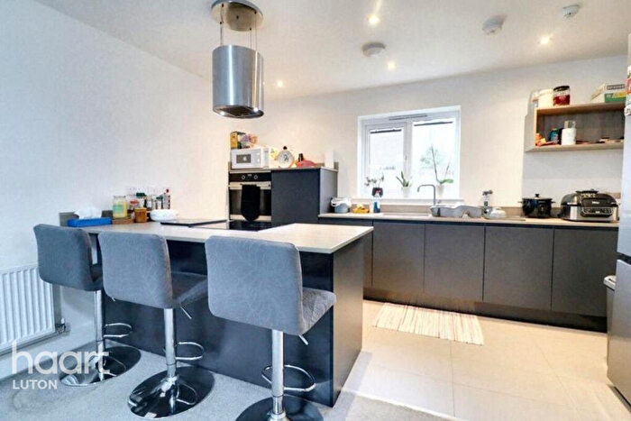 2 Bedroom Flat For Sale In York Street, Luton, LU2