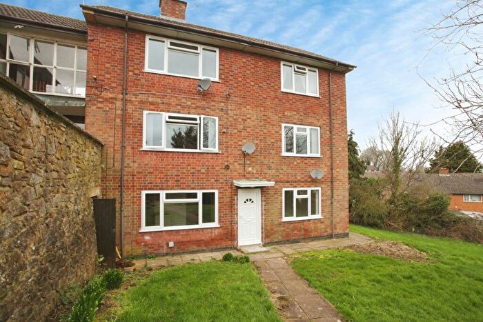 2 Bedroom Apartment For Sale In Lever Road, Rugby, CV21