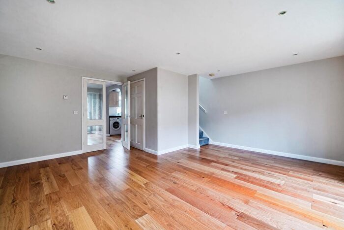 2 Bedroom Detached House To Rent In Haslemere, GU27