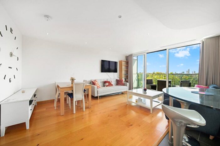 2 Bedroom Flat For Sale In Eustace Building, Queenstown Road, SW11