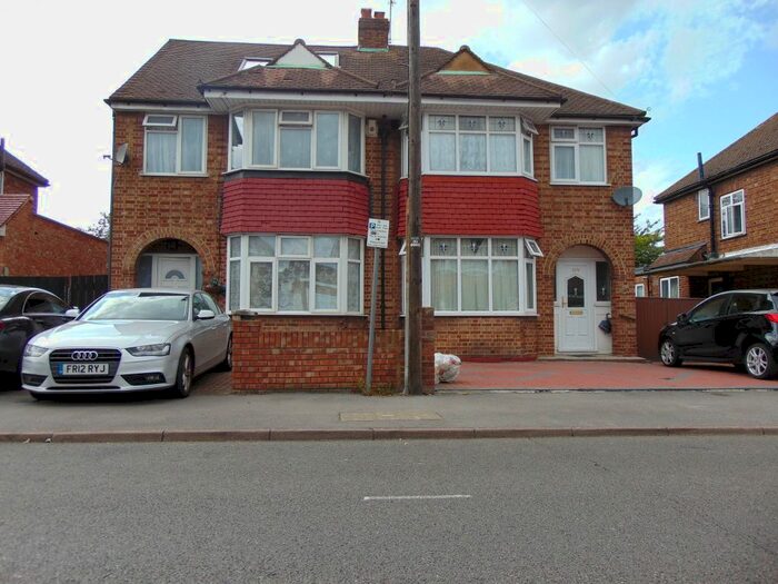 5 Bedroom Semi-Detached House To Rent In Nield Road, Hayes UB3