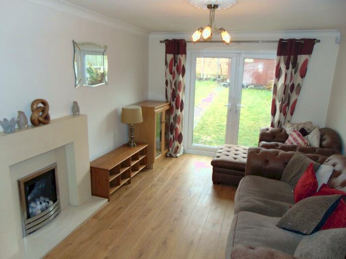 3 Bedroom Semi-Detached House To Rent In Moorbridge Crescent, Brampton, S73