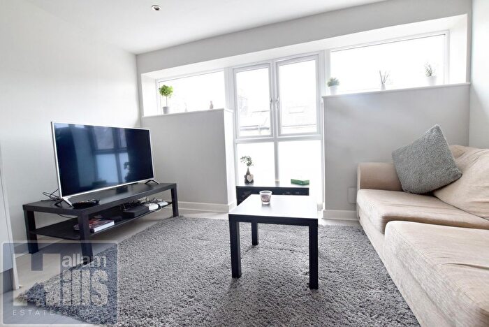 2 Bedroom Flat To Rent In South Road, Sheffield, South Yorkshire, S6