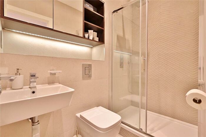 1 Bedroom Apartment For Sale In Albert Drive, Sheerwater, Woking, Surrey, GU21
