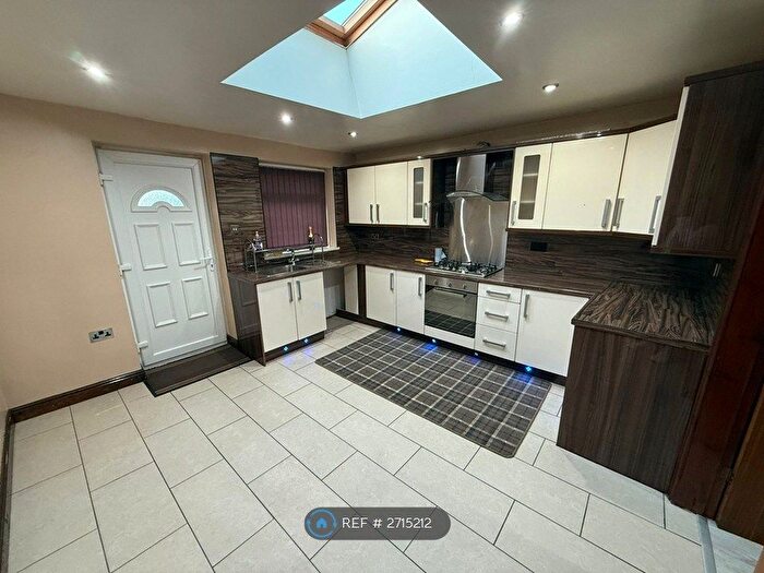 4 Bedroom Terraced House To Rent In Farfield Terrace, Bradford, BD9