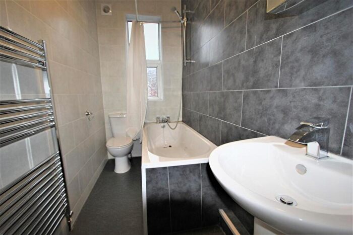 6 Bedroom House To Rent In Stanmore Crescent, Leeds, LS4