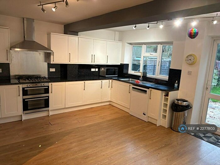 3 Bedroom Semi-Detached House To Rent In Fareham Avenue, Rugby, CV22