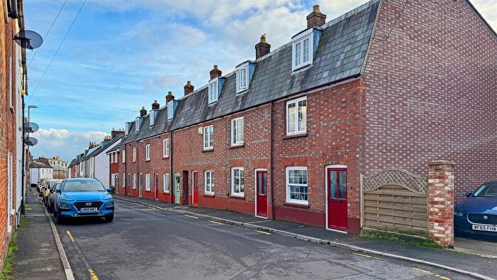 2 Bedroom Flat To Rent In Dorset Street, Blandford Forum, DT11