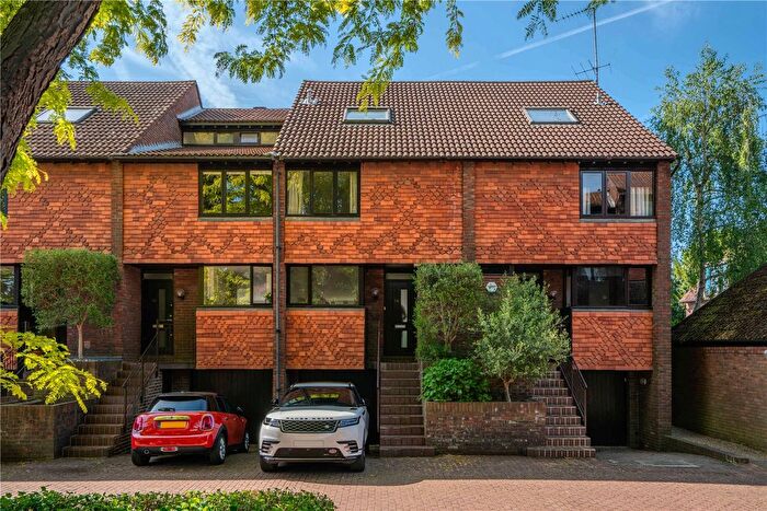 3 Bedroom Detached House For Sale In Mallard Place, Twickenham, TW1