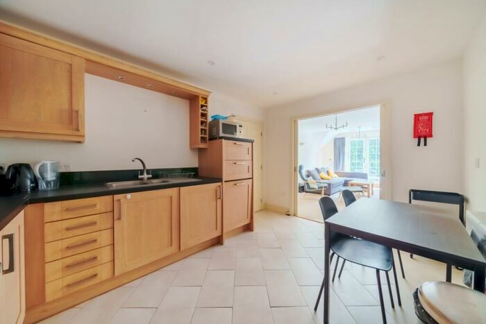 2 Bedroom Apartment To Rent In Chilbolton Avenue Winchester, SO22