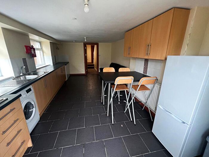 3 Bedroom Flat To Rent In Hawthorne Avenue, Swansea, SA2