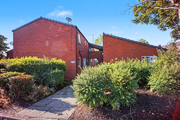 2 Bedroom Flat For Sale In Fell View, Chorley, PR6