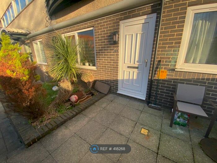 2 Bedroom Maisonette To Rent In Greenwich Heights, London, SE18