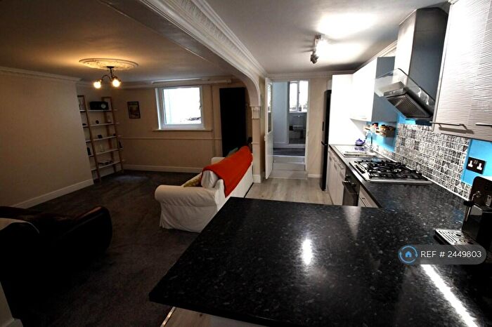 2 Bedroom Flat To Rent In Auckland Road East, Southsea, PO5