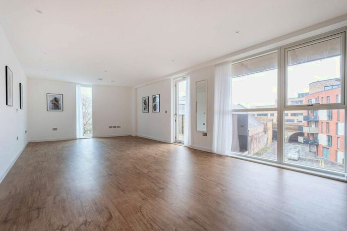 2 Bedroom Flat To Rent In Danson Mews, Southwark, London, SE17